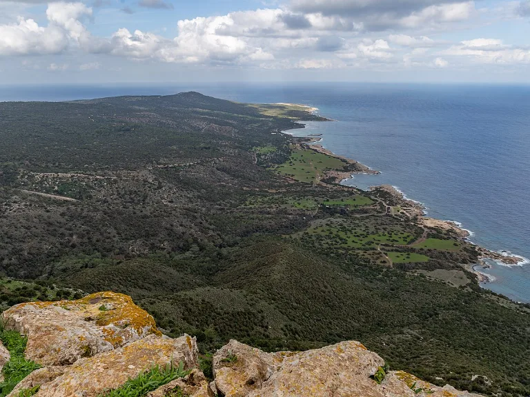 Blick vom Moutti tis Sotiras über die Akamas-Halbinsel