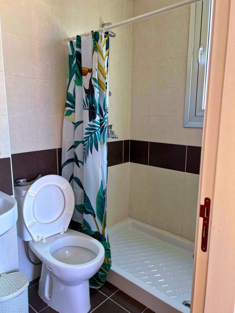 Badezimmer mit Dusche